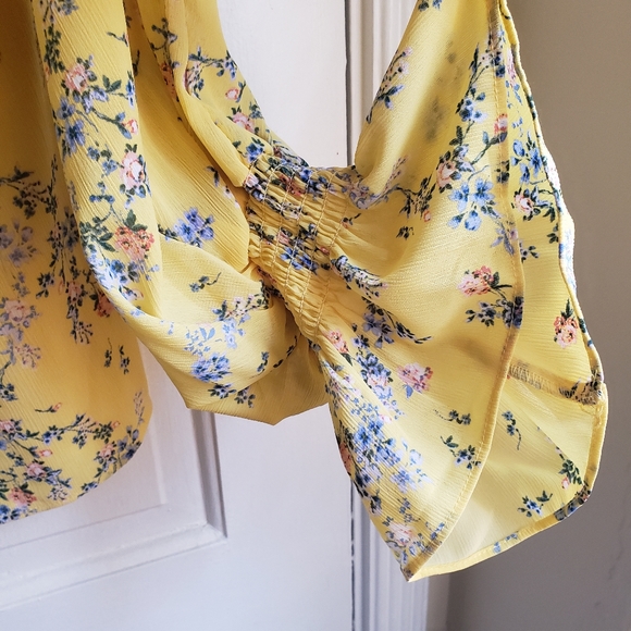 NWT Vince Camuto Blouse Size Medium - Picture 6 of 11